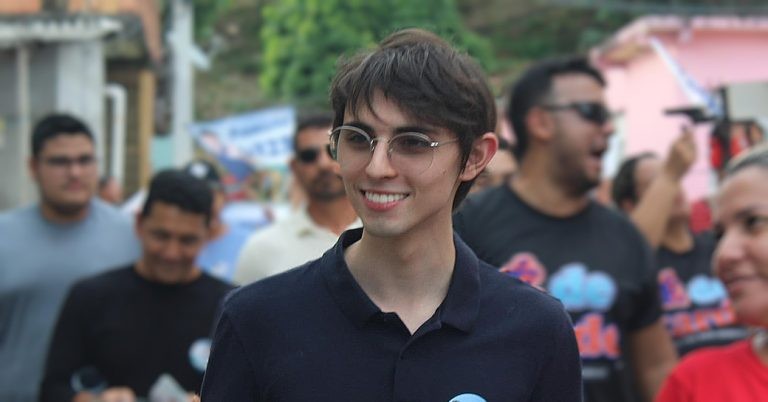 Deputado eleito Amom Mandel, o mais votado em relação ao número de votos válidos - (Foto: Facebook)