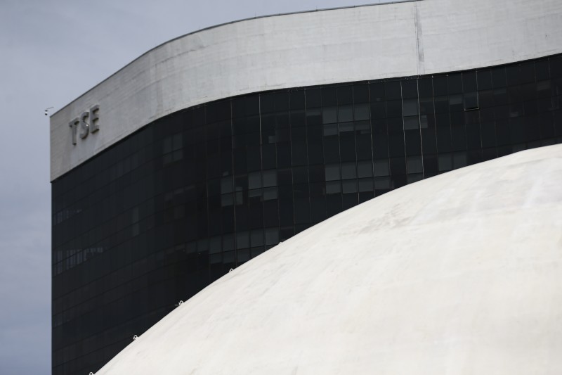 TSE manda apagar post que liga candidato Lula a casos de corrupção