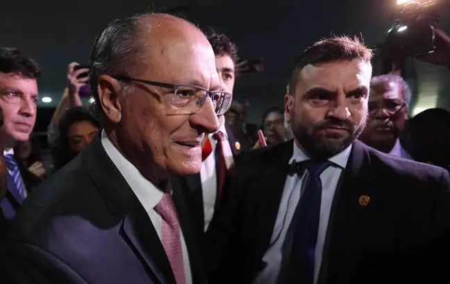 Nomes para transição começarão a ser anunciados na segunda-feira, diz Alckmin