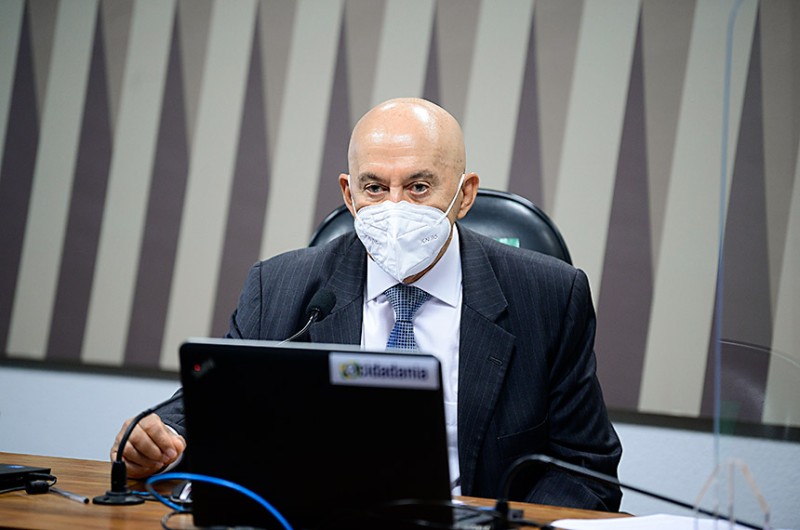 Vice-presidente da comissão, Confúcio Moura leu relatório de Plínio Valério ao projeto - Pedro França/Agência Senado