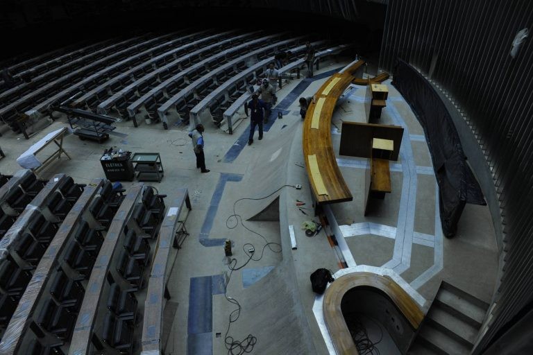 Obras no Plenário para receber pessoas com dificuldades de locomoção - (Foto: TV CÂMARA)