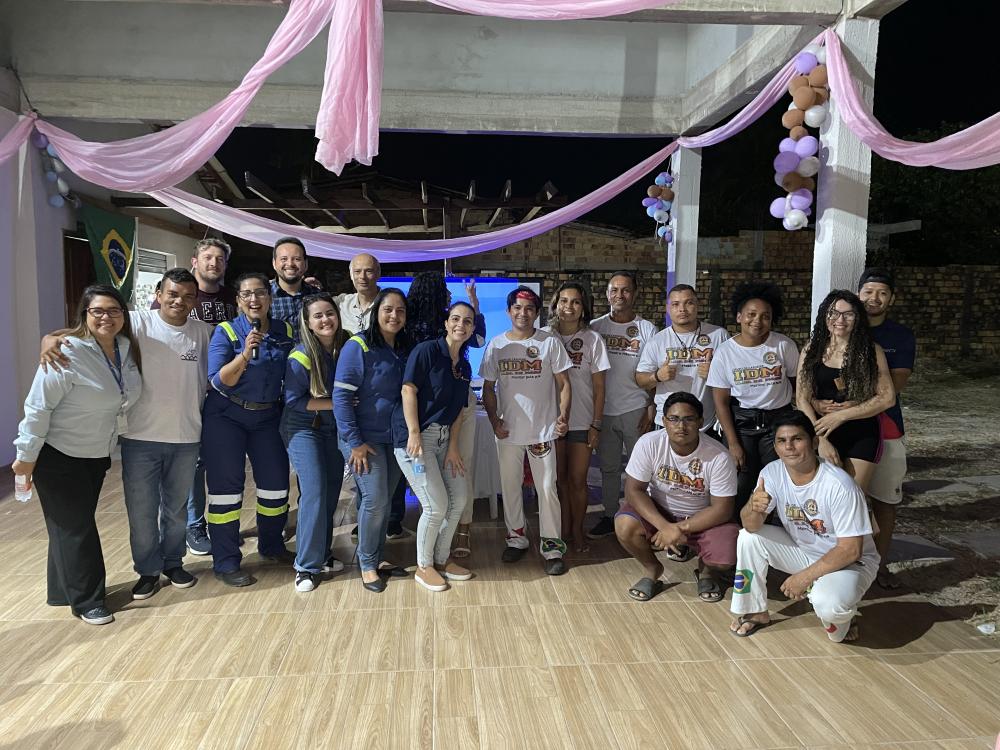 Colaboradores HBSA, parte da Comumissão Comunitária e convidados durante o evento de inauguração do Centro Comunitário do Jardim Cabano - BARCARENA/PA.