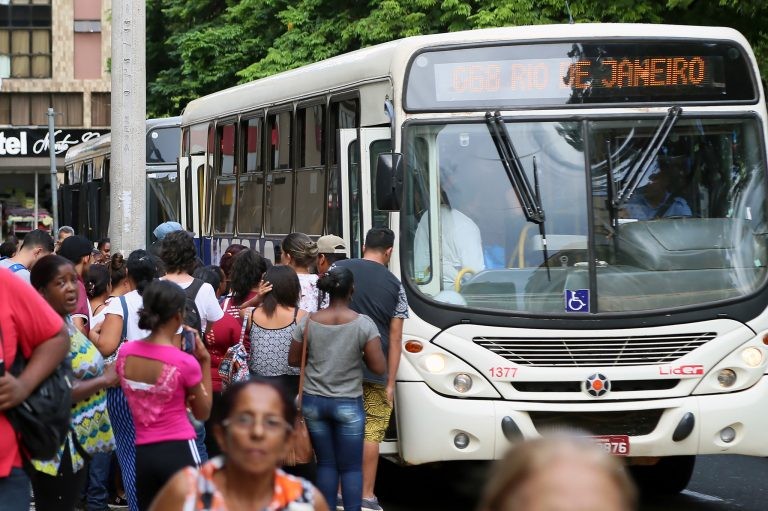 Superlotação facilita ocorrência de furtos e assaltos em ônibus - (Foto: Neto Talmeli/Prefeitura de Uberaba-MG)