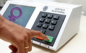 Ao menos 5% do Fundo Partidário deverá ser usado para incentivar a participação política feminina - (Foto: TV Câmara)