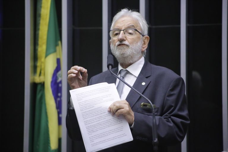 Valente: a compra de remédio representa importante parcela dos gastos com saúde - (Foto: Paulo Sérgio/Câmara dos Deputados)