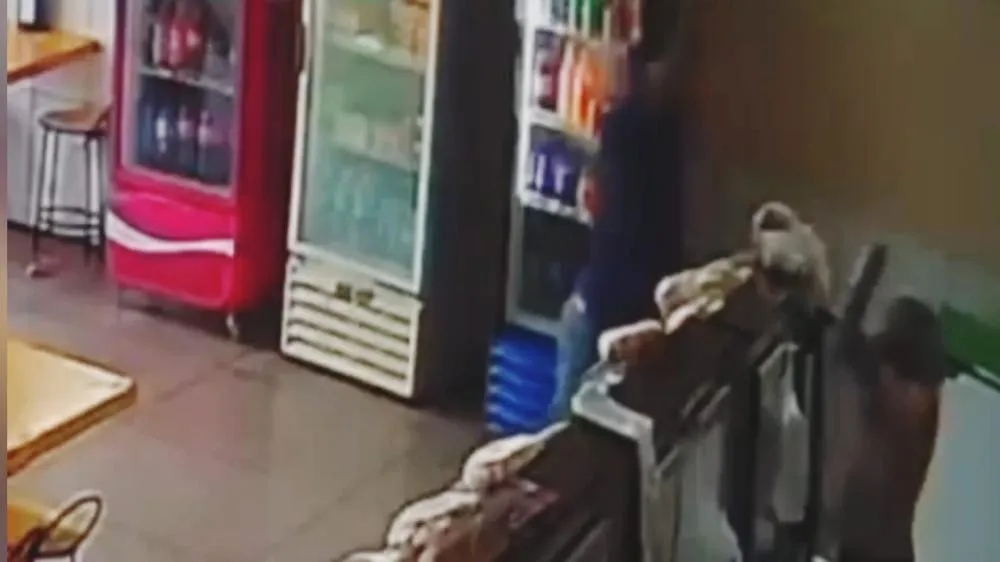 Discussão por preço do pão termina em tragédia: Funcionária de padaria é atacada com facão em Parauapebas