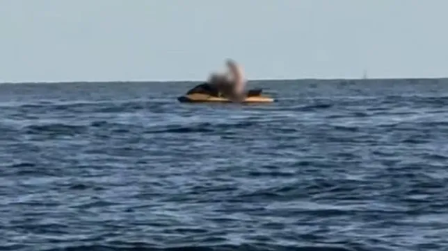 Veja o vídeo: Casal é flagrado fazendo sexo em cima de moto aquática no litoral de SP