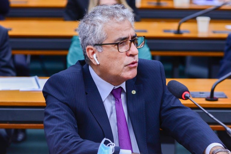 Christino Aureo sugeriu que futura lei homenageie arquiteto que se dedicou à causa - (Foto: Billy Boss/Câmara dos Deputados)