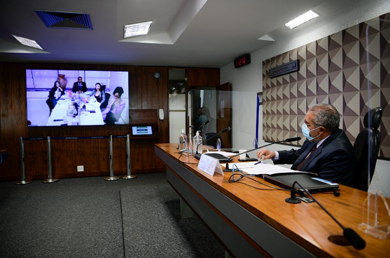O debate, conduzido pelo senador Paulo Paim, foi realizado de forma semipresencial - Pedro França/Agência Senado