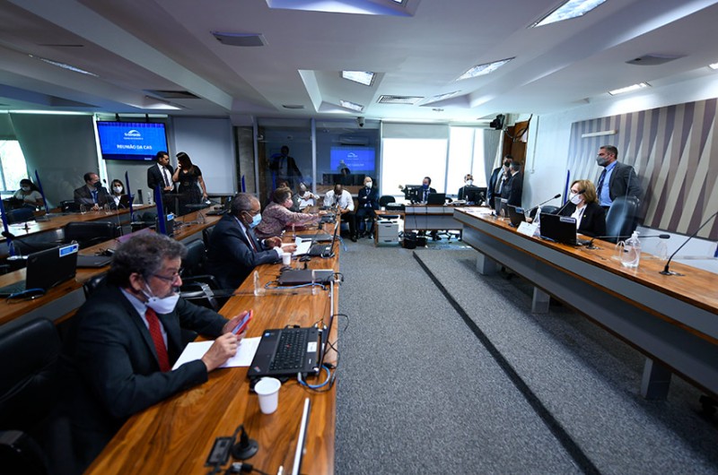 Senadores na reunião da Comissão de Assuntos Sociais (CAS) na manhã desta terça-feira - Edilson Rodrigues/Agência Senado