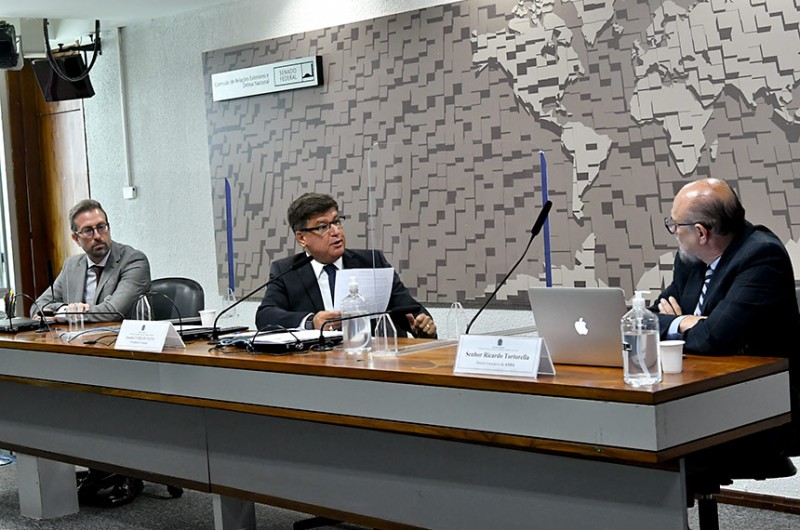 O debate na CRE foi conduzido pelo senador Carlos Viana (ao centro) - Geraldo Magela/Agência Senado