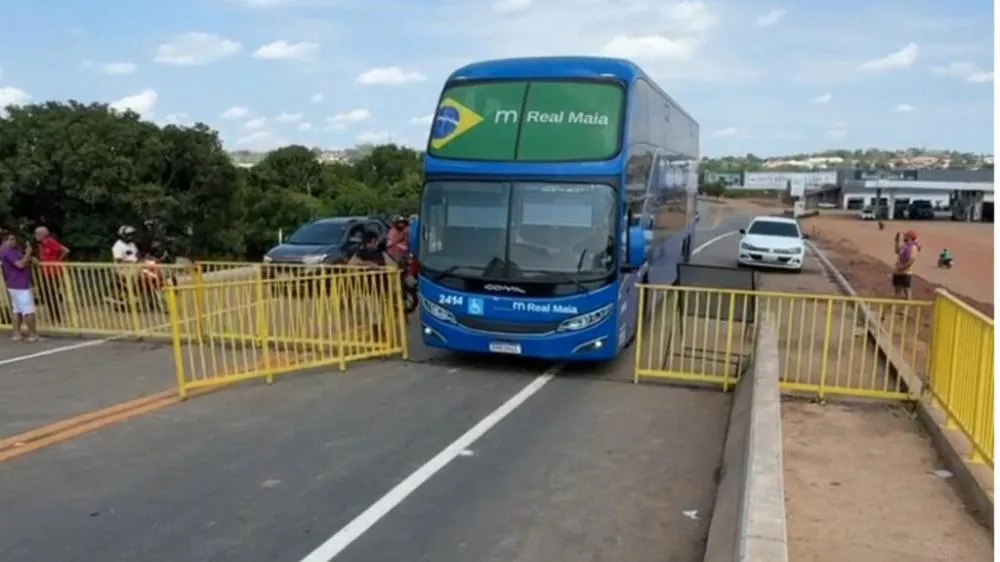 Ponte sobre o Araguaia é atravessada por motoristas mesmo sem liberação oficial