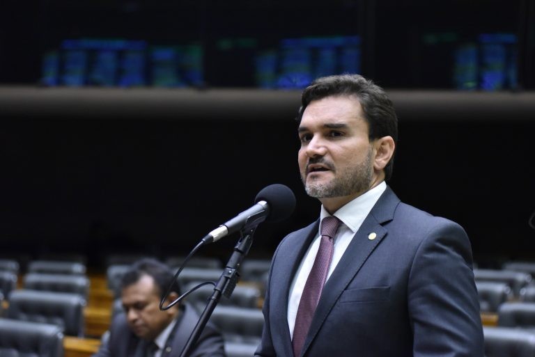 Celso Sabino reconhece as pressões por mais gastos - (Foto: Zeca Ribeiro/Câmara dos Deputados)