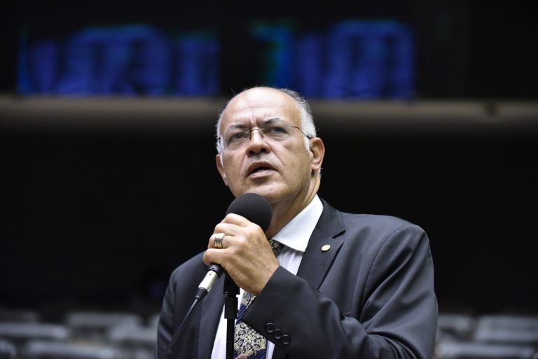 Pastor Eurico: proposta trará mais competitividade ao mercado - (Foto: Zeca Ribeiro/Câmara dos Deputados)