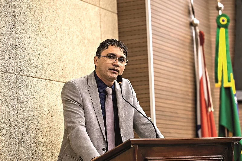 Ilker Moraes considera preocupantes os contratos recém firmados