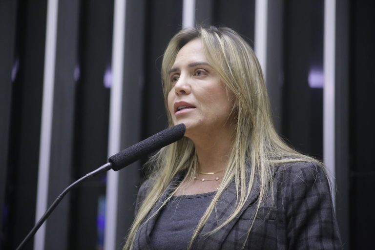 A autora da proposta, deputada Celina Leão - (Foto: Paulo Sergio/Câmara dos Deputados)