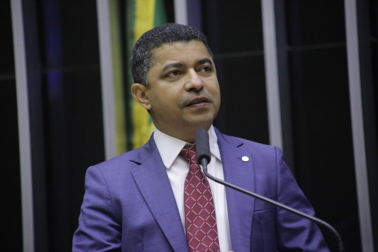 Deputado Bira do Pindaré: projeto visa corrigir defeitos identificados pelo TCU - (Foto: Paulo Sérgio/Câmara dos Deputados)
