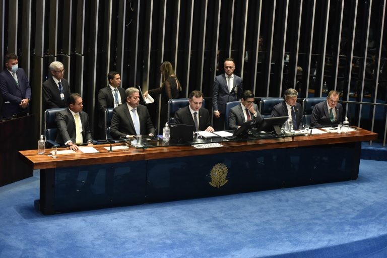 Presidentes das duas casas do Congresso e do STF participaram da sessão - (Foto: Zeca Ribeiro/Câmara dos Deputados)