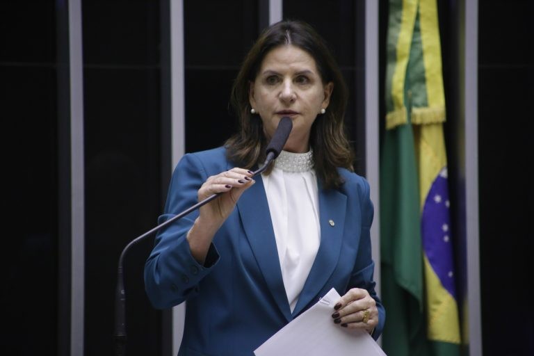 Carmen Zanotto: uso da substância oferece risco de efeitos adversos graves - (Foto: Paulo Sérgio/Câmara dos Deputados)