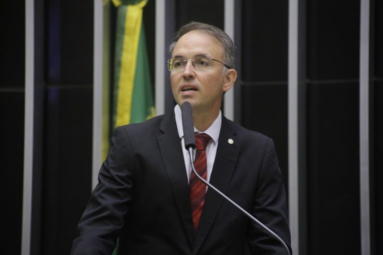 Leo de Brito vai cobrar providências das autoridades do estado - (Foto: Paulo Sergio/Câmara dos Deputados)