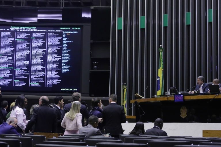 Deputados em sessão do Plenário - (Foto: Paulo Sérgio/Câmara dos Deputados)