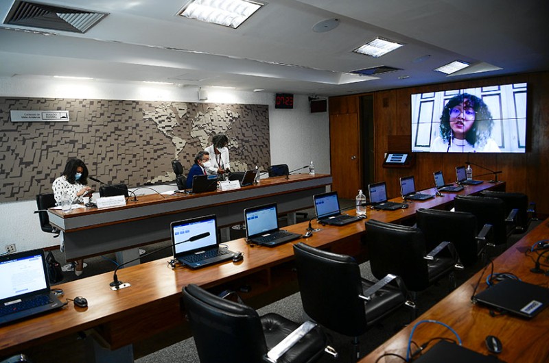 A ativista Kinda Silva van Gastel participou da audiência pública, que teve caráter virtual - Pedro França/Agência Senado