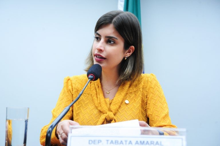 Deputada Tabata Amaral recomendou a aprovação do projeto - (Foto: Billy Boss/Câmara dos Deputados)