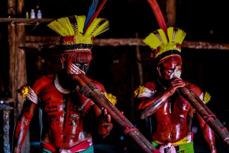 Índios se apresentam na festa do Kuarup no Xingu - (Foto: Jana Pessoa/Secom-MT)