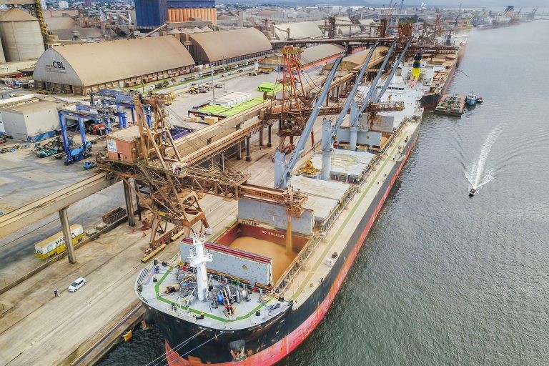 Navio no porto de Paranaguá (PR) - (Foto: José Fernando Ogura/Agência de Notícias do Paraná)