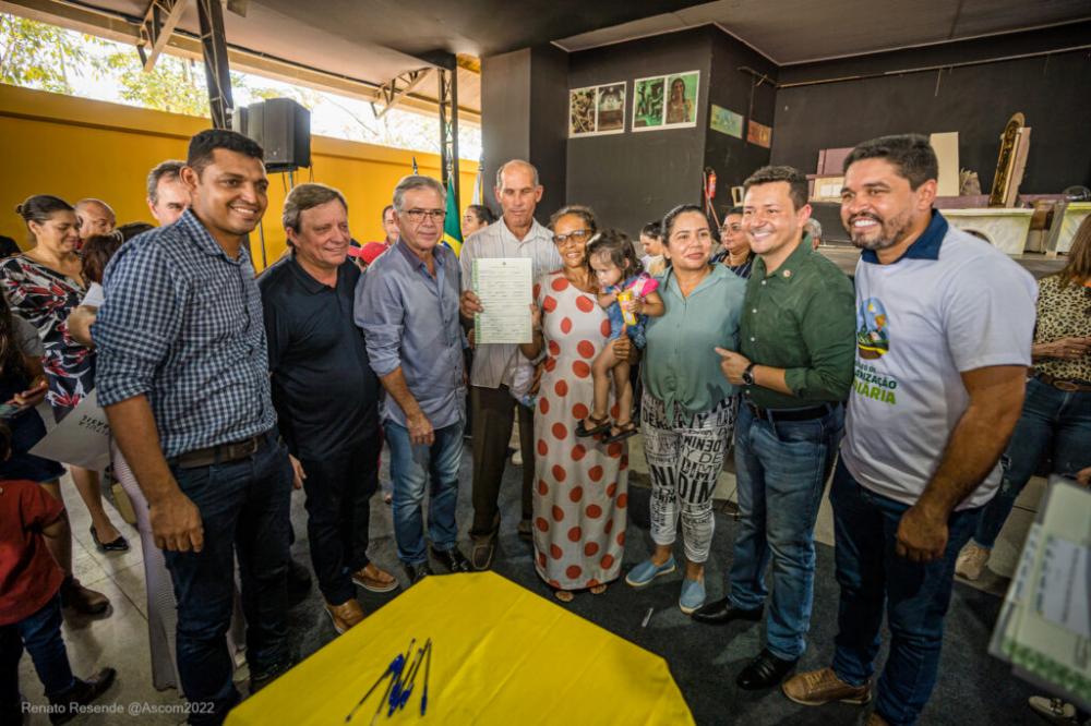 Governo de Parauapebas e Incra entregam títulos de domínio definitivo para produtores rurais