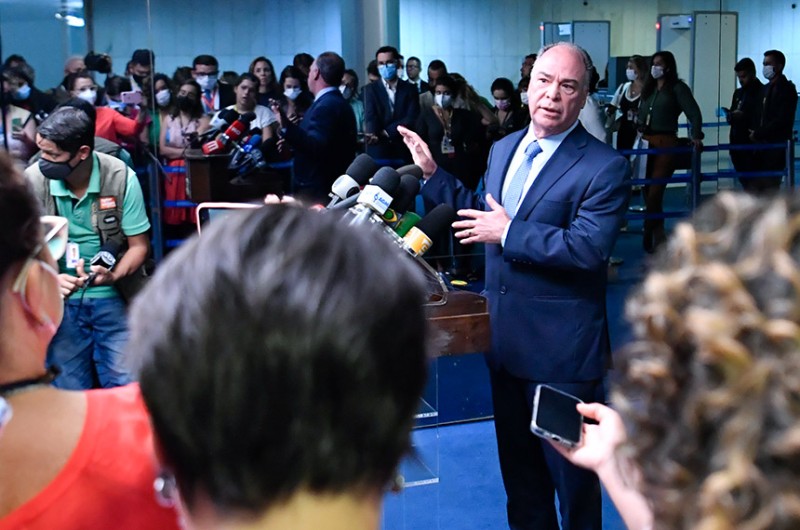O senador Fernando Bezerra Coelho durante entrevista coletiva nesta terça-feira - Waldemir Barreto/Agência Senado