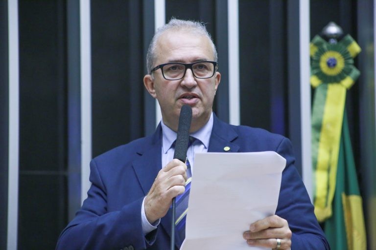Aroldo Martins apresentou substitutivo reunindo três propostas - (Foto: Paulo Sergio/Câmara dos Deputados)