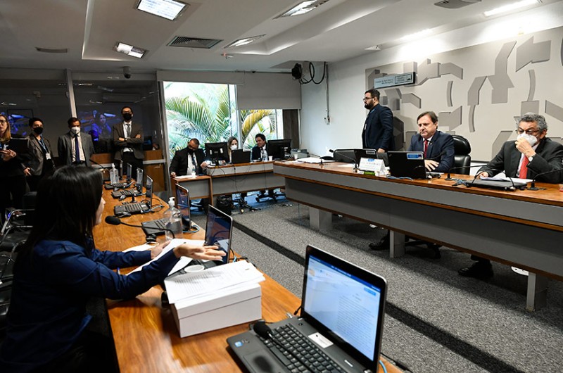 Eliziane Gama, Acir Gurgacz e Paulo Rocha na reunião da CRA nesta quinta - Geraldo Magela/Agência Senado