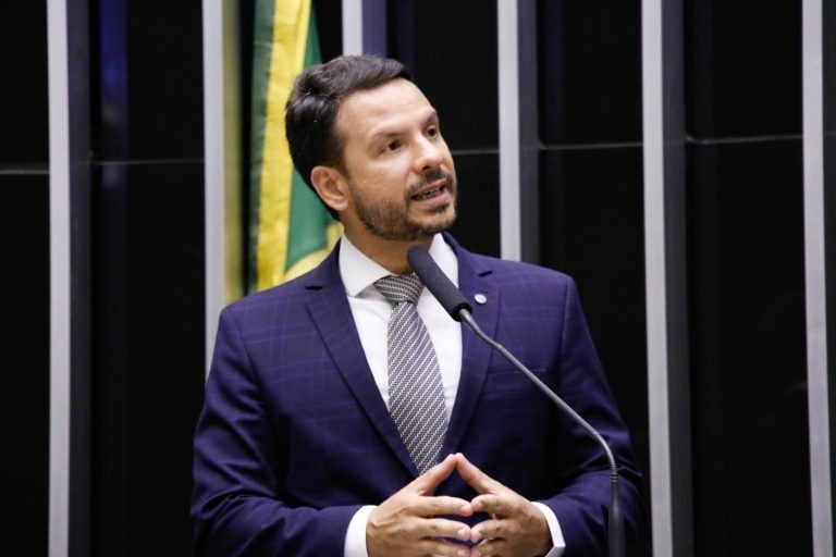Israel Batista: corte coloca em risco retomada das atividades presenciais - (Foto: Marina Ramos/Câmara dos Deputados)