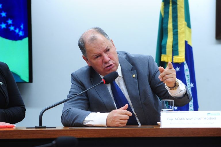 Alceu Moreira  recomendou a aprovação da proposta - (Foto: Billy Boss/Câmara dos Deputados)