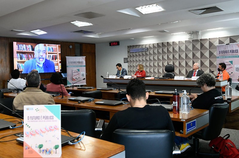 Paulo Paim chamou atenção para a campanha “Se é público é para todos”, encabeçada pelo Comitê Nacional em Defesa das Empresas Públicas: "gestão pública tem compromisso com a coletividade"