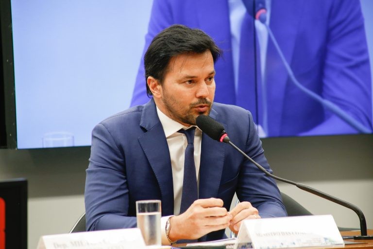 Fábio Faria: palavra final é das empresas que venceram o leilão do 5G - (Foto: Billy Boss/Câmara dos Deputados)