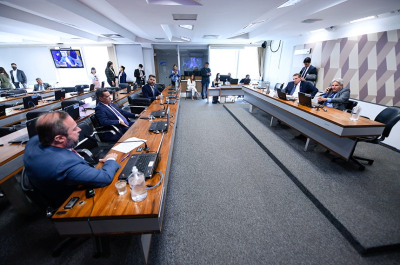 Requerimento para ouvir Guedes e Sachsida partiu dos senadores Alexandre Silveira e Paulo Paim - Edilson Rodrigues/Agência Senado