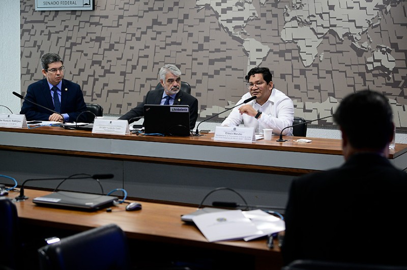 Randolfe e Humberto ouvem Marubo - Pedro França/Agência Senado