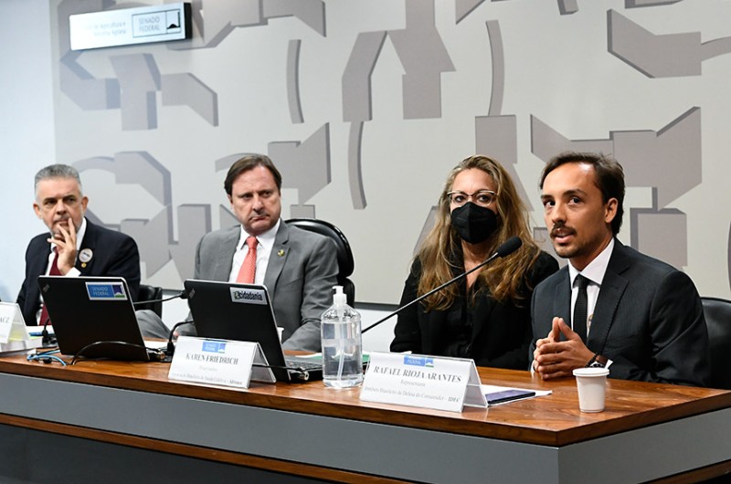Reginaldo Minaré, Gurgacz, Karen Friedrich e Rafael Arantes na reunião desta quinta - Geraldo Magela/Agência Senado