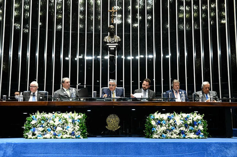 Wilson Picler, professor e estudioso de ufologia, apresentou dados recentes que mostram que 32,6% dos brasileiros acreditam em vida extraterrestre - Roque de Sá/Agência Senado