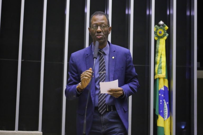 Joziel: o objetivo é oferecer mais autonomia às pessoas com deficiência auditiva - (Foto: Paulo Sérgio/Câmara dos Deputados)