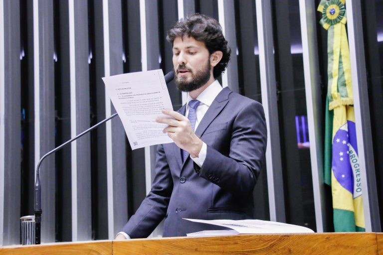 Deputado Marcelo Aro recomendou a aprovação da proposta - (Foto: Marina Ramos/Câmara dos Deputados)