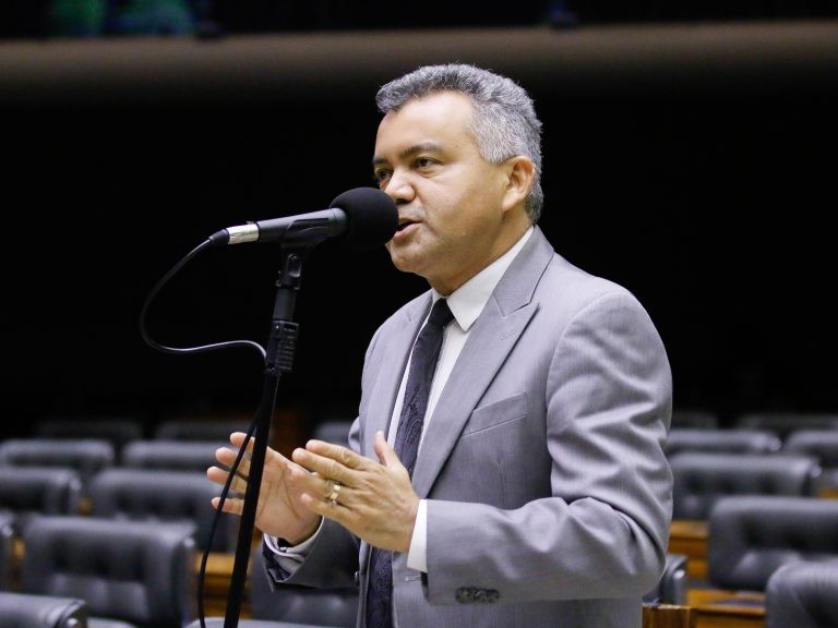 Deputado Cleber Verde recomendou a aprovação do projeto com mudanças - (Foto: Marina Ramos/Câmara dos Deputados)