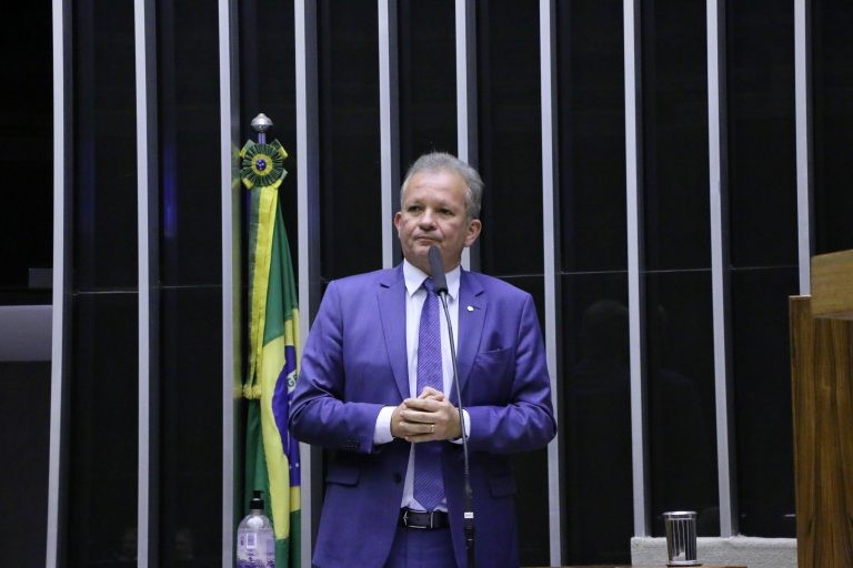 Deputado André Figueiredo recomendou a aprovação da proposta, com mudanças - (Foto: Wesley Amaral/Câmara dos Deputados)