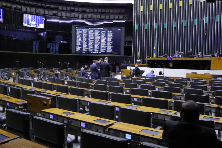 Deputados analisam projeto que reformula a legislação esportiva; acompanhe