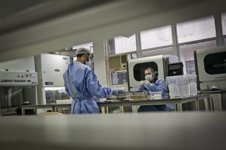 Corte no Ministério da Educação prejudica pesquisa científica - (Foto: Breno Esaki/Agência Saúde DF)