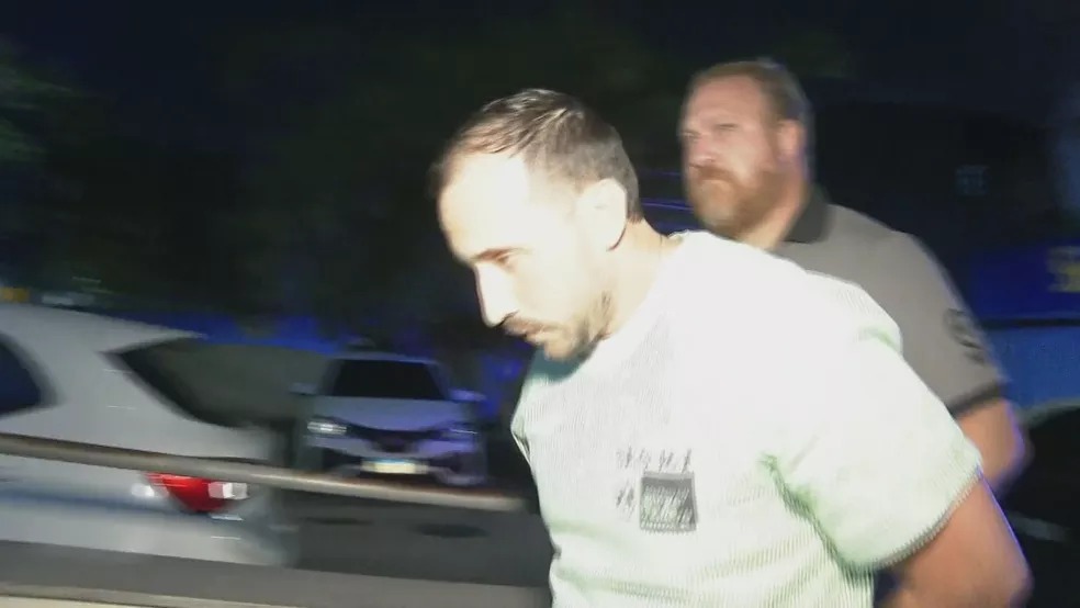 Anestesista preso por estupro é recebido em presídio sob vaias, xingamentos e protestos de detentos