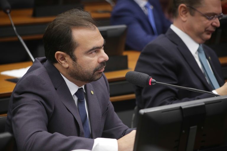 Alencar: contratação de professores temporários deve ficar restrita às situações especiais - (Foto: Elaine Menke/Câmara dos Deputados)