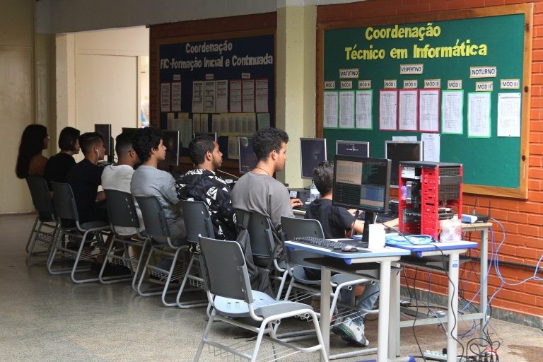 Jovem em instituição de acolhimento pode ter prioridade em curso profissionalizante - (Foto: Toninho Tavares/Agência Brasília)
